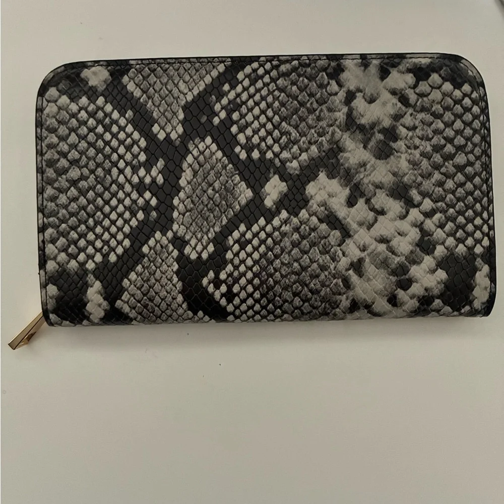 ALDO Black & Gray Snake-Print Zip-Around Wallet - Picture 2 of 8